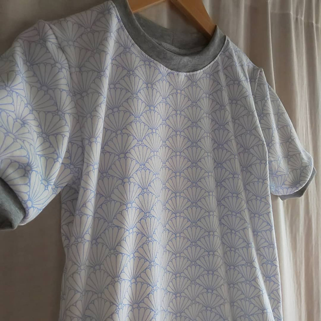 扇模様のTシャツ